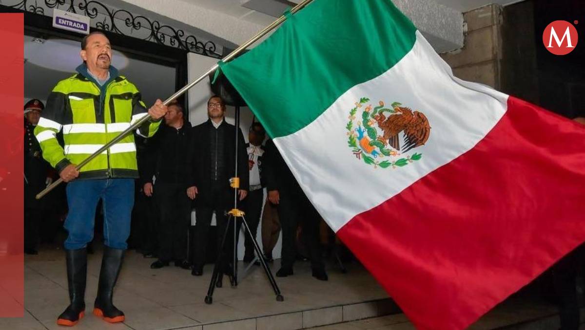 El alcalde recorrió colonias afectadas y rescataron a una persona en su vehículo. Especial