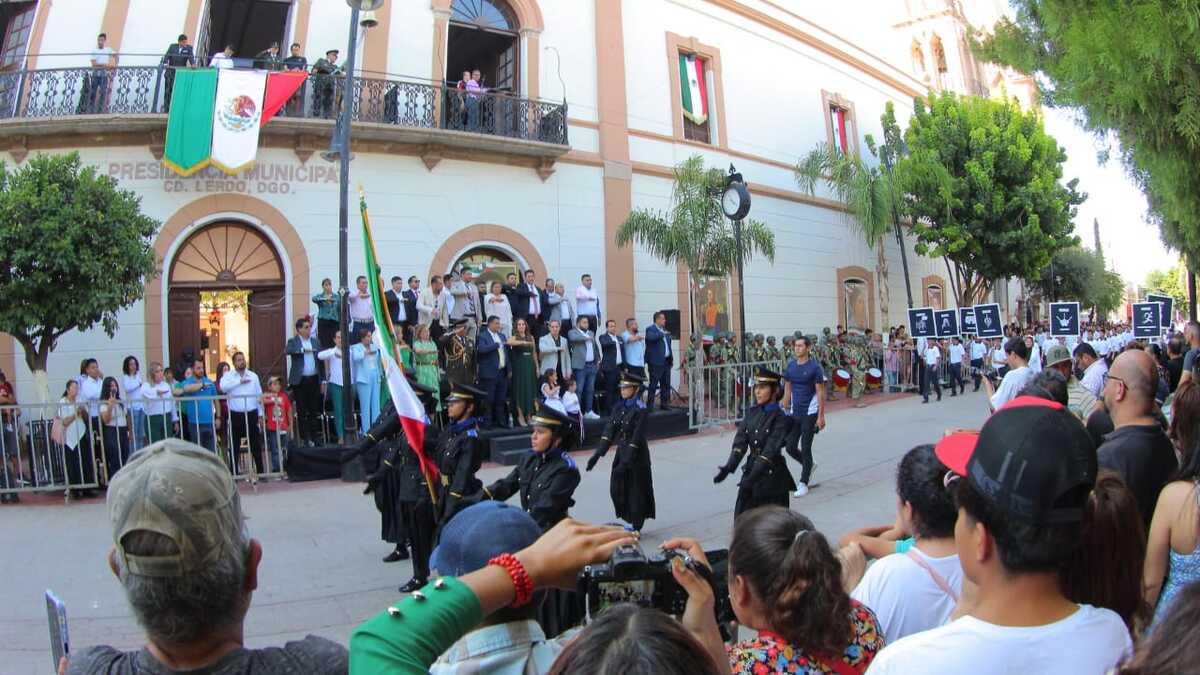 Ciudad Lerdo  realiza el tradicional desfile conmemorativo del Día de la Independencia de México. | Roberto Amaya