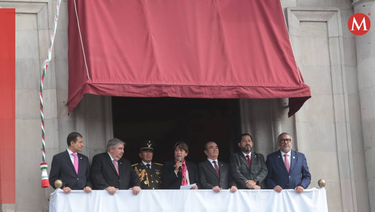 Delfina Gómez encabezó el desfile cívico-militar en Toluca, iniciando con un minuto de silencio por las víctimas de Jilotzingo. Foto: Tania Contreras