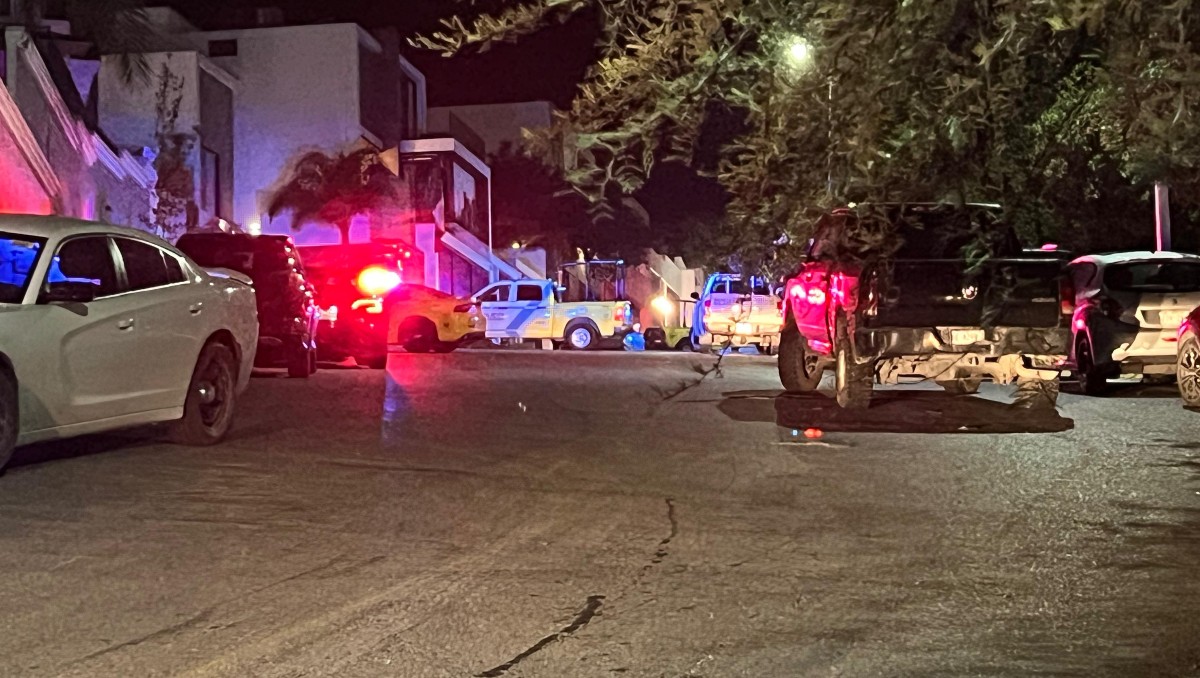 Hallan cuerpo afuera de residencia en Monterrey. Foto: Mayte Villasana