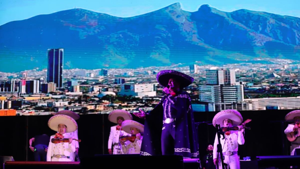 Pedro Fernández da cierre a Macro Fiesta Mexicana en Monterrey | Luis Guerra
