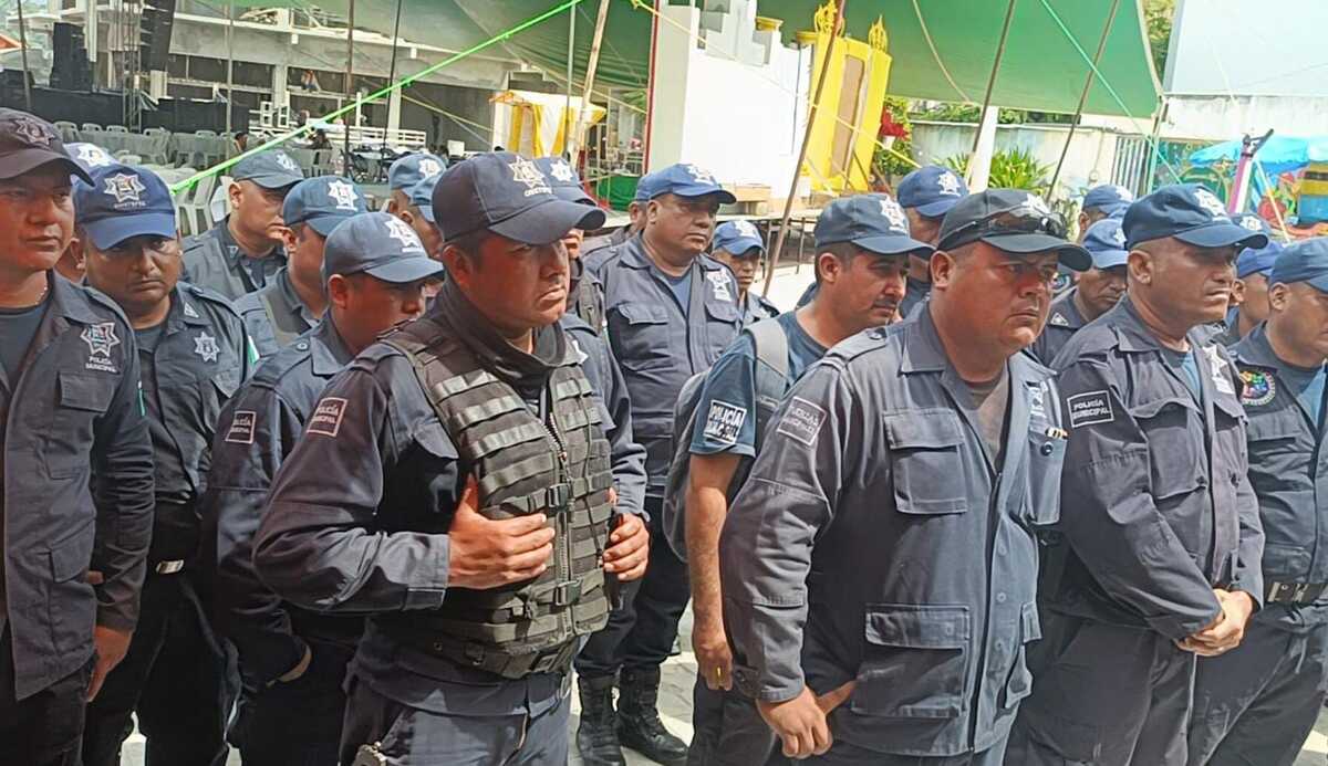 Policías de Ometepec paran labores por falta de pago. | Foto: Javier Trujillo.