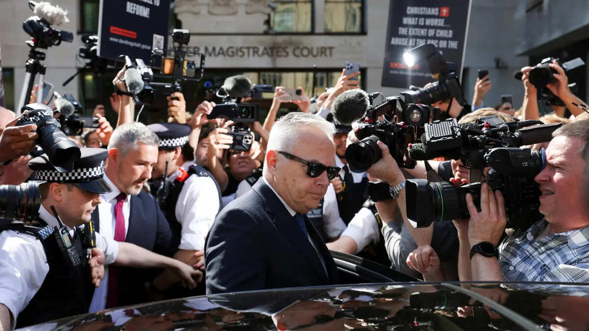Ex presentador de BBC es condenado por imágenes indecentes de menores. | Reuters