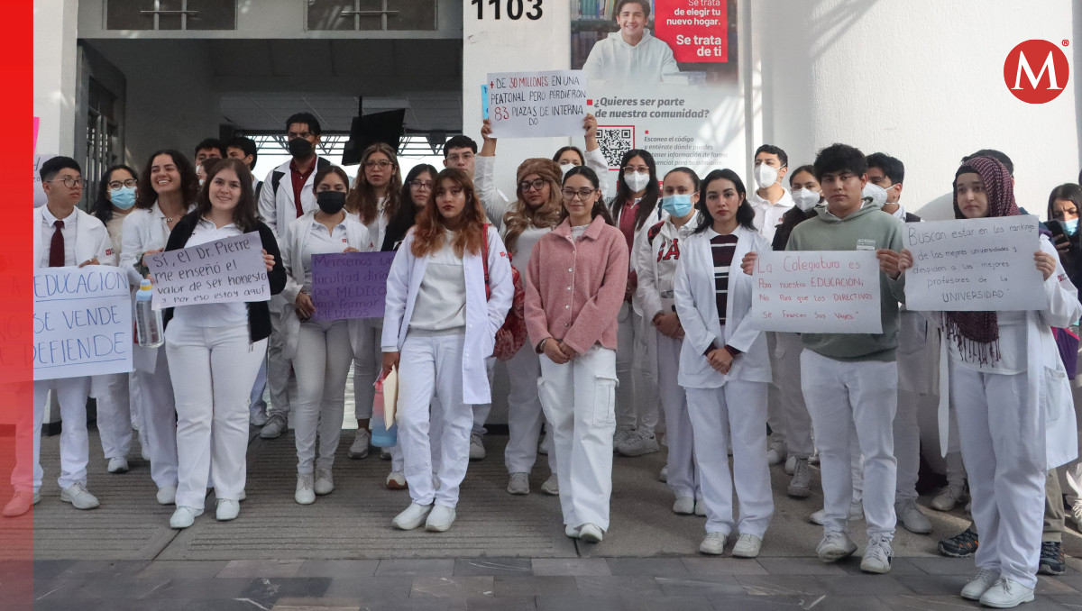 Alumnos de medicina de UPAEP se manifiestan | Agencia Es Imagen