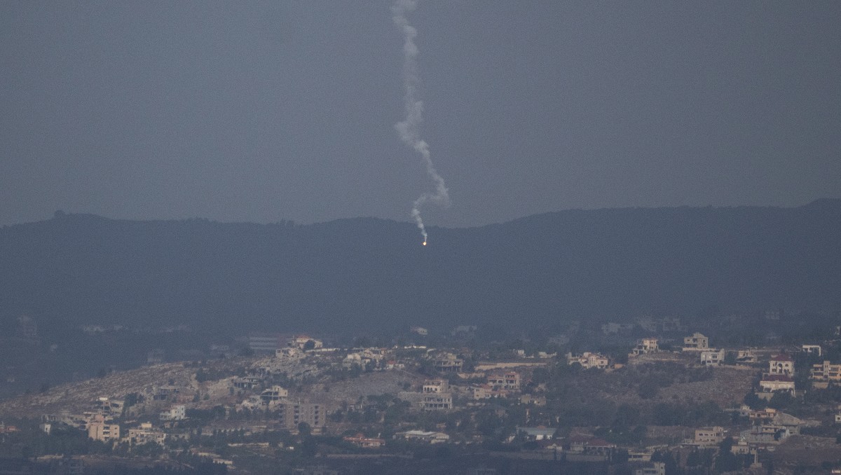 Bengala del ejército israelí sobre la frontera entre Israel y Líbano | AP