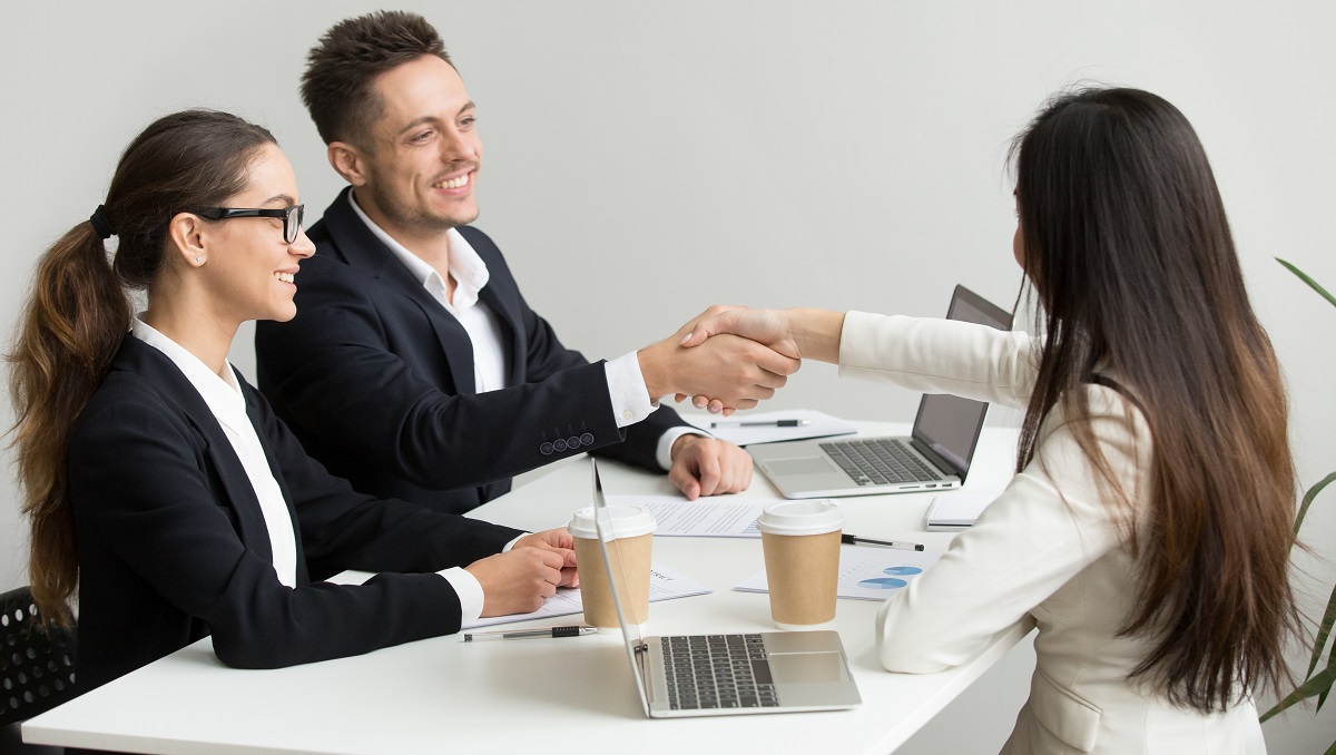 La búsqueda del primer trabajo es un proceso de ensayo y error, en el cual se debe tener paciencia. (freepik.es)