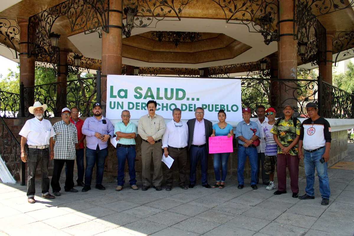 Colectivo Municipal Morenista se reúne en la Plaza de Armas para pedir la intervención urgente de los tres niveles de gobierno.| Rolando Riestra
