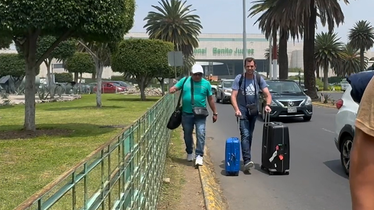 ¿Dónde están las zonas para abordar Uber en el AICM y cómo son?