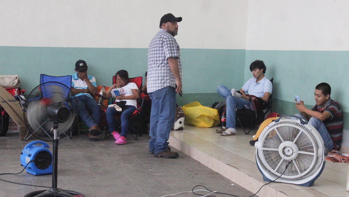 Familiares de pacientes del Hospital “Torre Cantú” de Altamira. (Yazmín Sánchez)