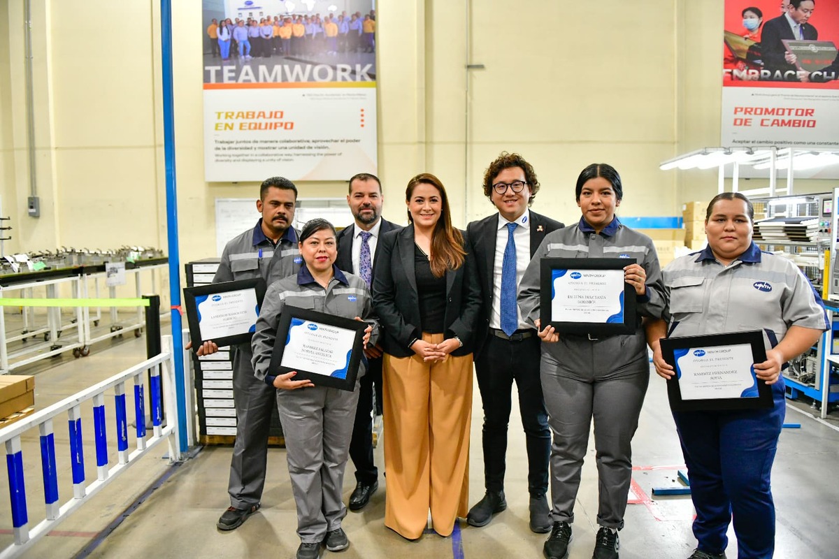Gobernadora Tere Jiménez y William Chin, CEO de Minth en instalaciones de la armadora (foto: especial)