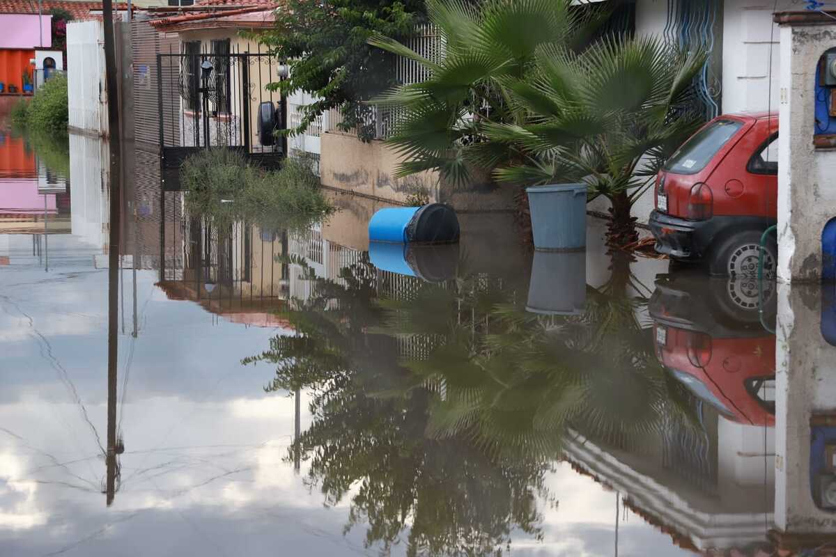Lluvias inundan fraccionamiento en Pachuca