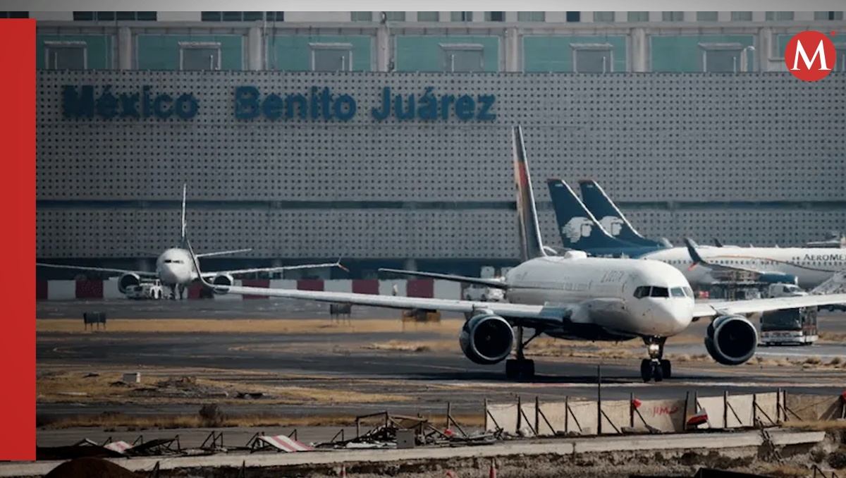 La SICT busca regular la entrada de taxis por plataforma; los servicios de aeropuertos están en contra/ Archivo