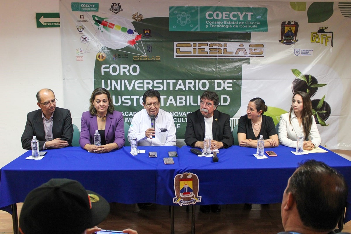 Autoridades presentes en la rueda de prensa. (cortesía)
