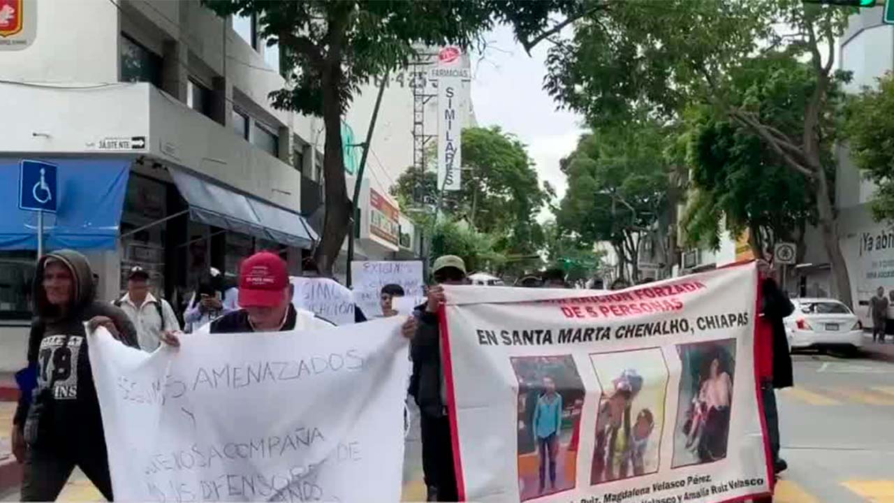 Desplazados de Chenalhó se manifiestan en Tuxtla para exigir mayor seguridad
