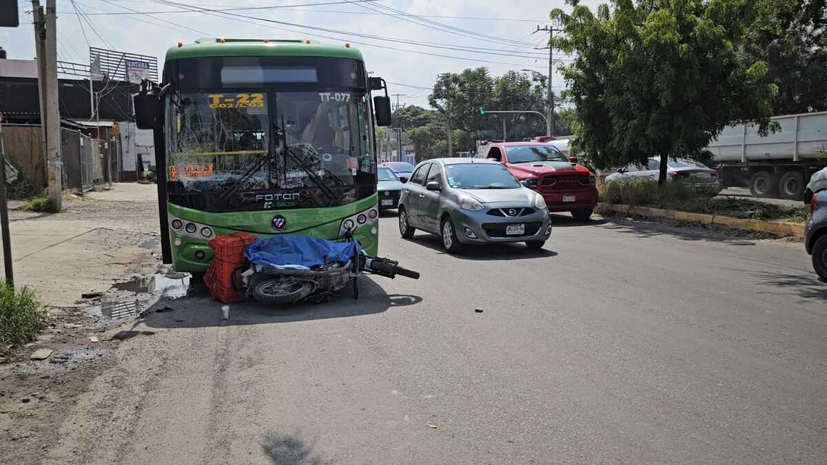 El fatal percance sucedió sobre el Camino Real a Colima. (Juan Carlos Munguía)
