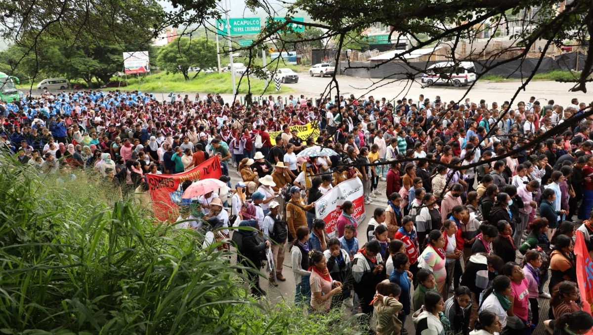 Protestas en Guerrero: reclaman justicia por los 43 normalistas desaparecidos | Foto: Jesús Quintanar