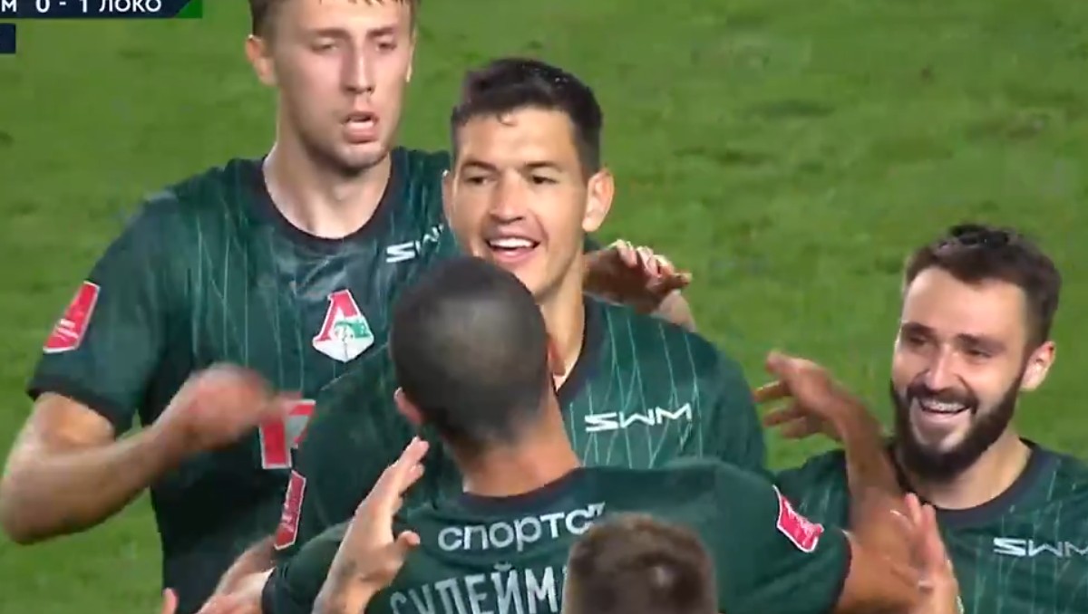 César Montes hace un golazo en su presentación con el Lokomotiv (Captura)