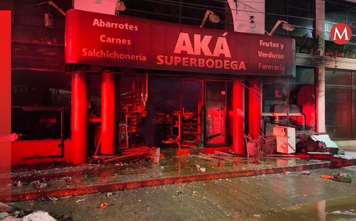 Llamas acaban con tienda de autoservicio en  Tamuín. | Cortesía