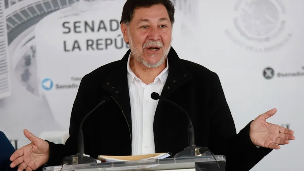 Gerardo Fernández Noroña denuncia agresión e intento de robo en el AICM