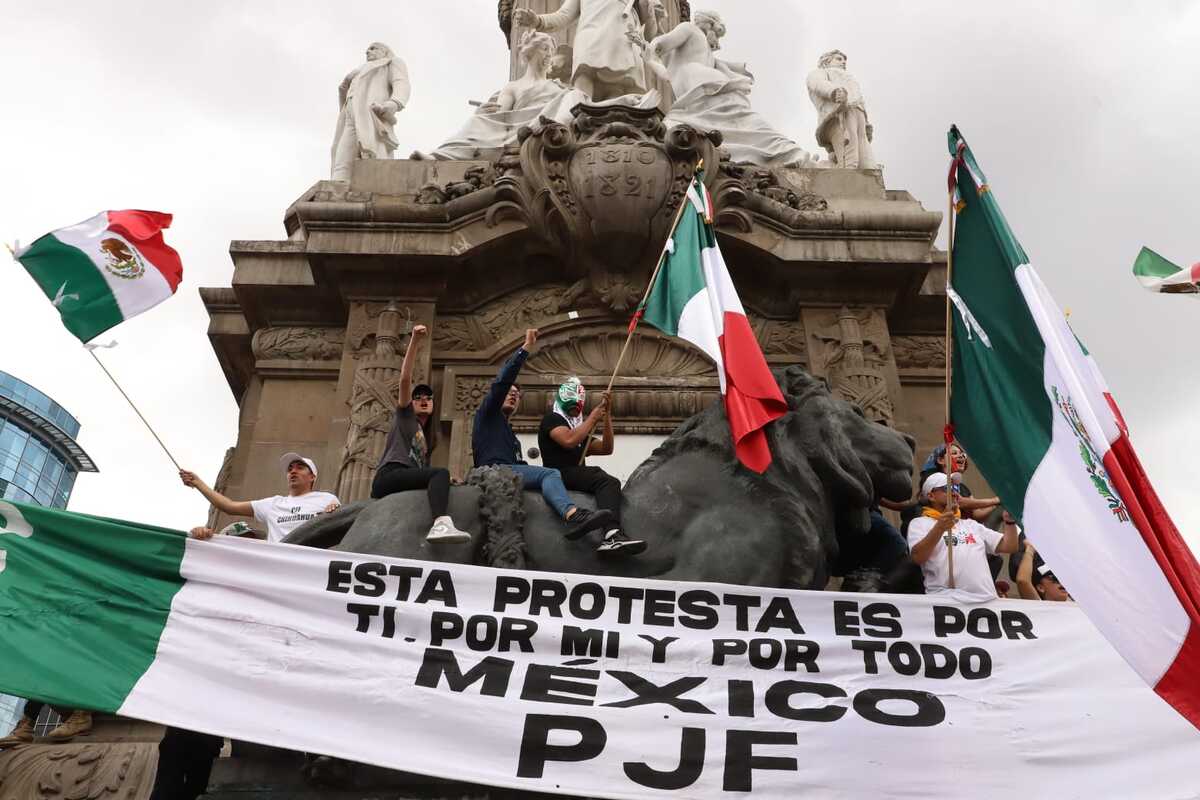Trabajadores del Poder Judicial Federal marcharon del Senado al Ángel de la Independencia contra la Reforma Judicial. | Foto: Jesús Quintanar