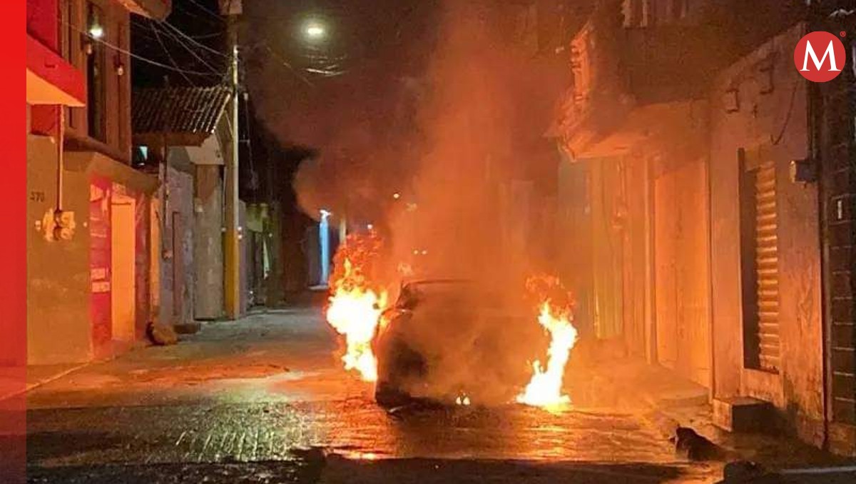 Autoridades de Puebla controlaron el incendio de los vehículos y hallaron restos humanos. | Especial