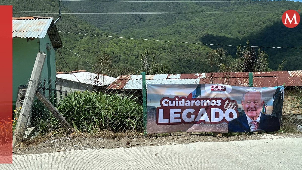 Fueron colocadas mantas y carteles por la visita del Presidente a Oaxaca. | Pedro Domínguez