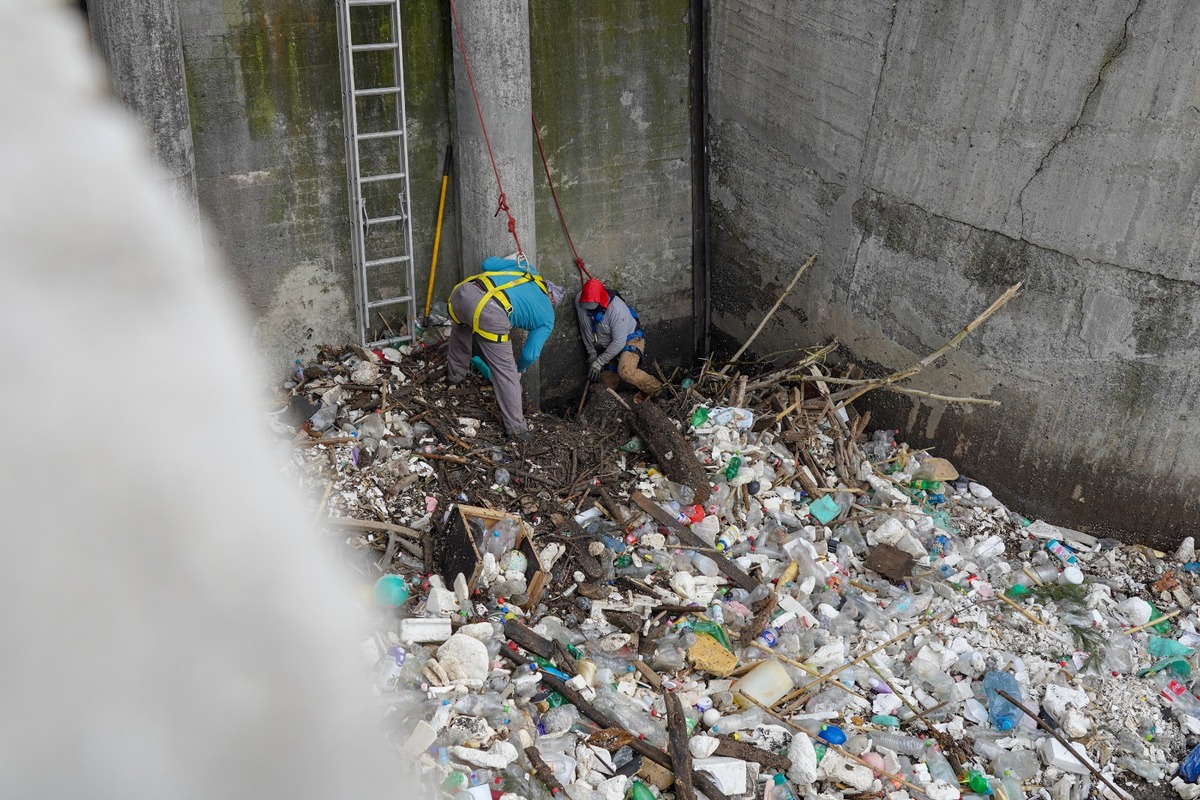 Gobierno de Tlalnepantla continúa con la limpieza del rio Tlalnepantla / Cortesía