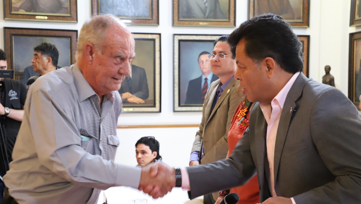 Guillermo Adalberto Korkowski recibió el Reconocimiento al Mérito Veterinario (Cortesía)