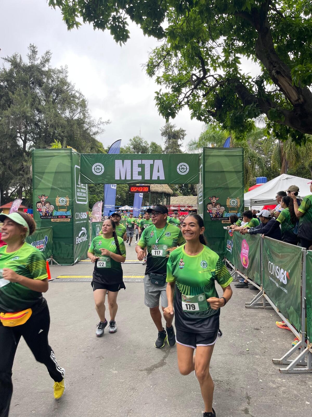 Familias participaron en la carrera deportiva