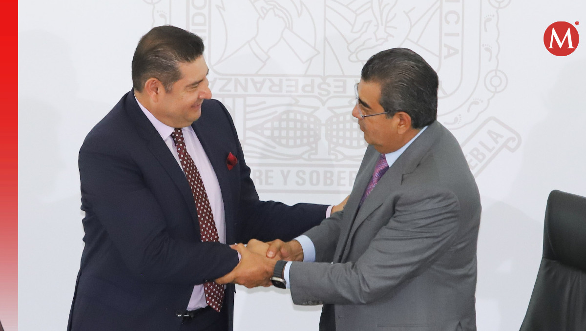 Alejandro Armenta y Sergio Salomón Céspedes, gobernadores de Puebla | Agencia Es Imagen