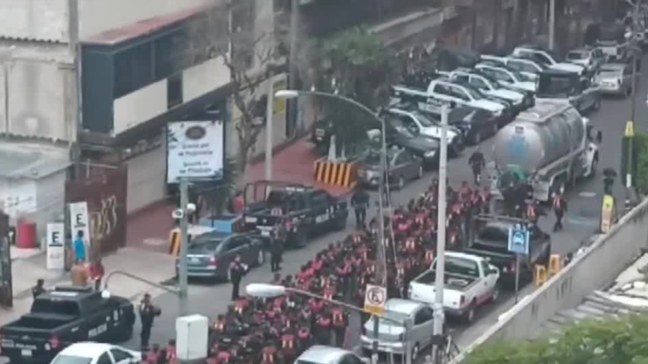 Autoridades despliegan operativo para controlar la protesta normalista en el Senado