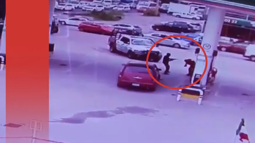 Filtran VIDEO en que mujer es baleada por su exnovio frente a policías en Puebla