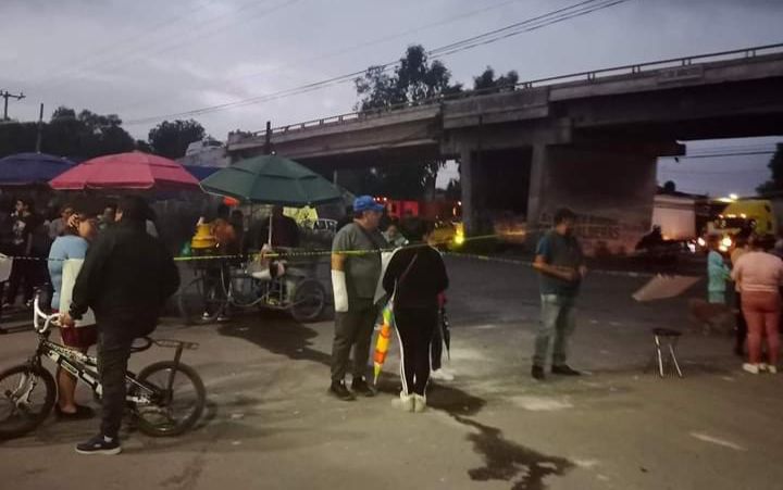 Los manifestantes se concentran frente a la central de abasto de Ecatepec. (Foto: especial)