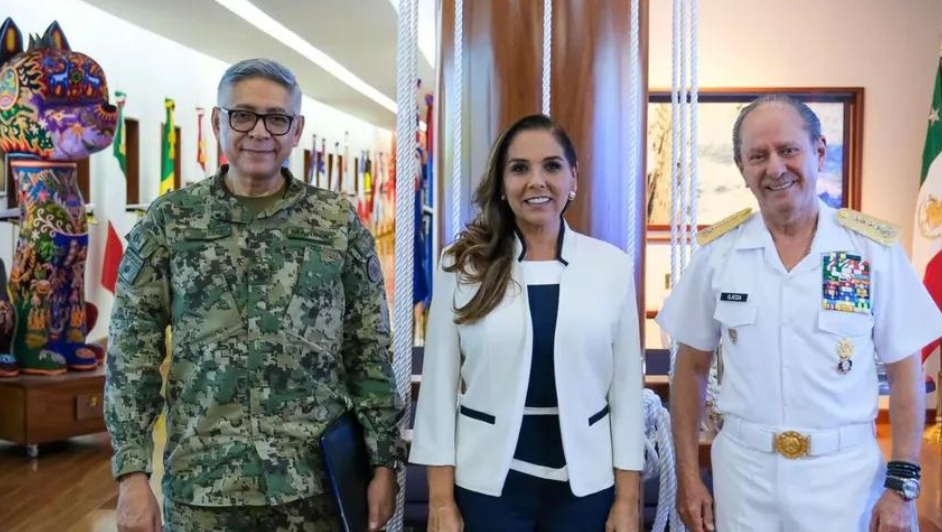 Mara Lezama asiste a la presentación del almirante Raymundo Morales, nuevo titular de la SEMAR