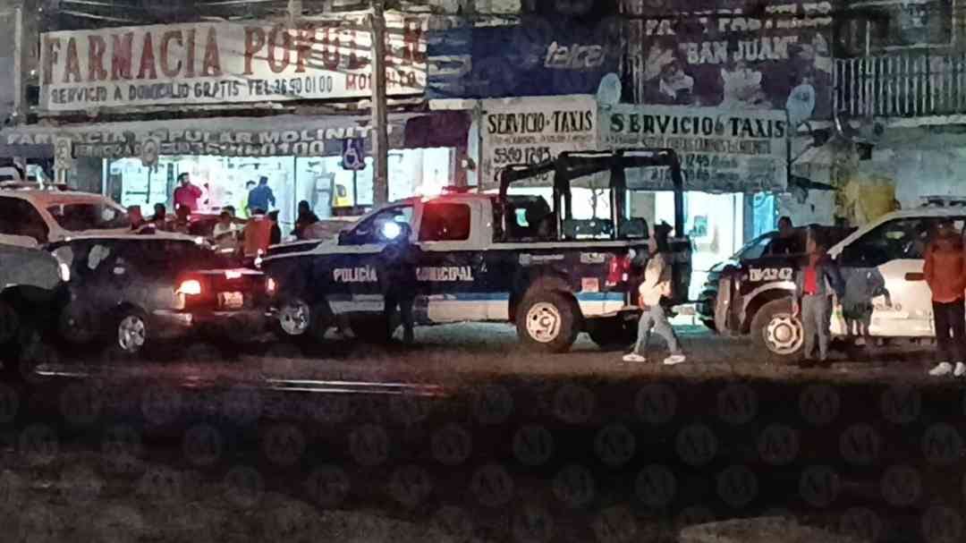 Oficiales acordonaron la zona en espera de peritos.