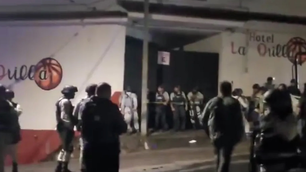 Tras enfrentamiento, aseguran bodega con armamento y vehículos en Erongarícuaro