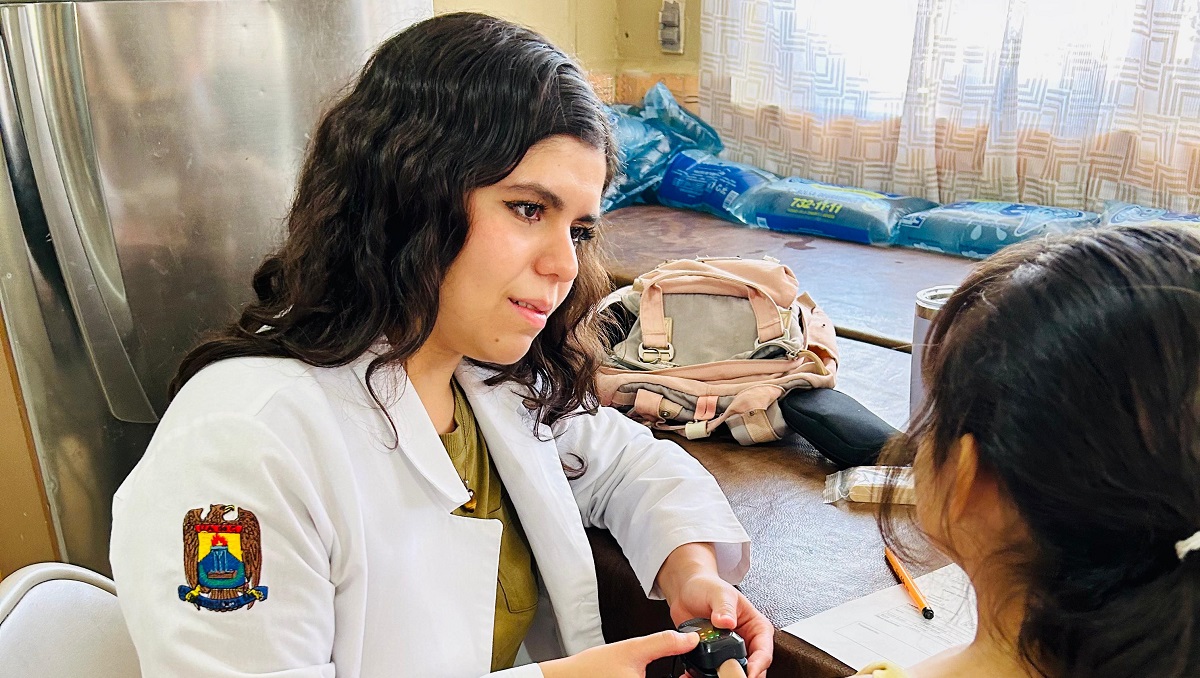 Estudiantes de Medicina, Enfermería, Odontología y Trabajo Social fueron a atender a los pequeños de la casa hogar. (cortesía)