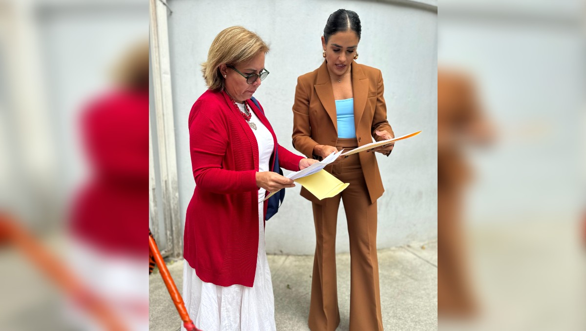 Rojo de la Vega entrega carta a Sheinbaum y Brugada. (Foto: especial)