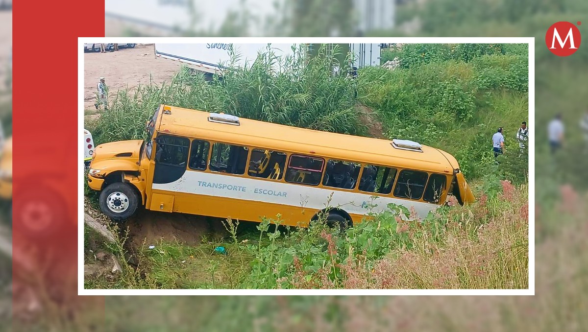 Autobús con estudiantes vuelca en carretera de Celaya | Especial