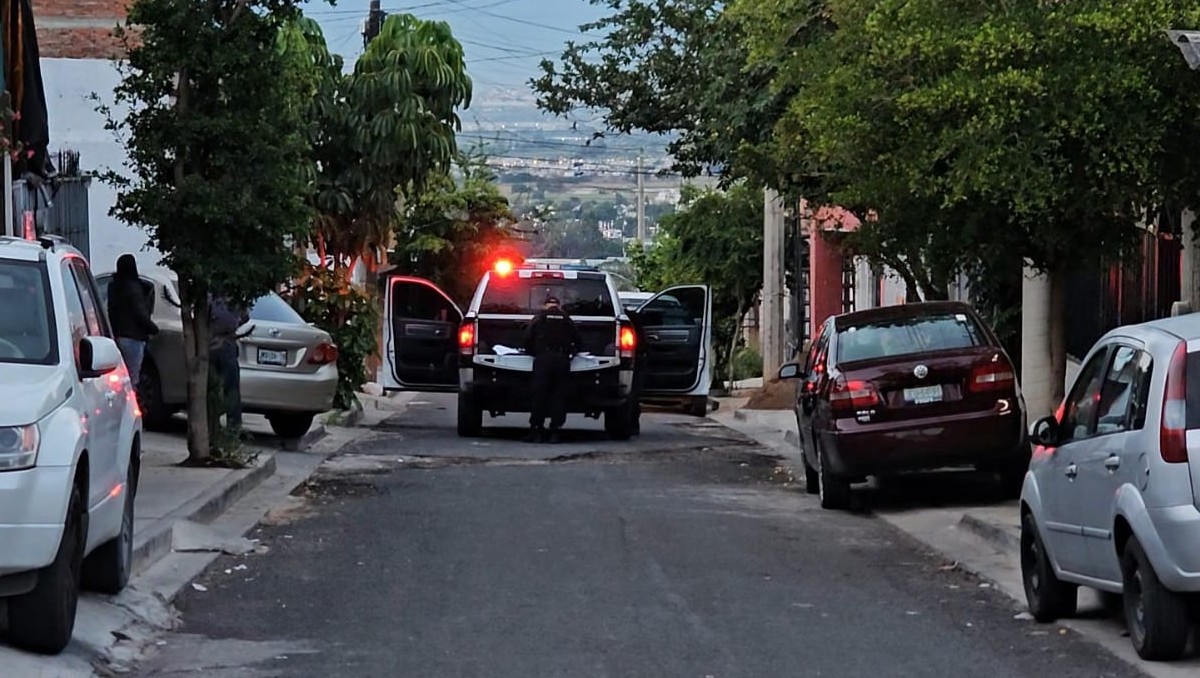 Autoridades acuden a lugar de asesinato de dos hombres en Tlaquepaque (Juan Carlos Munguía)