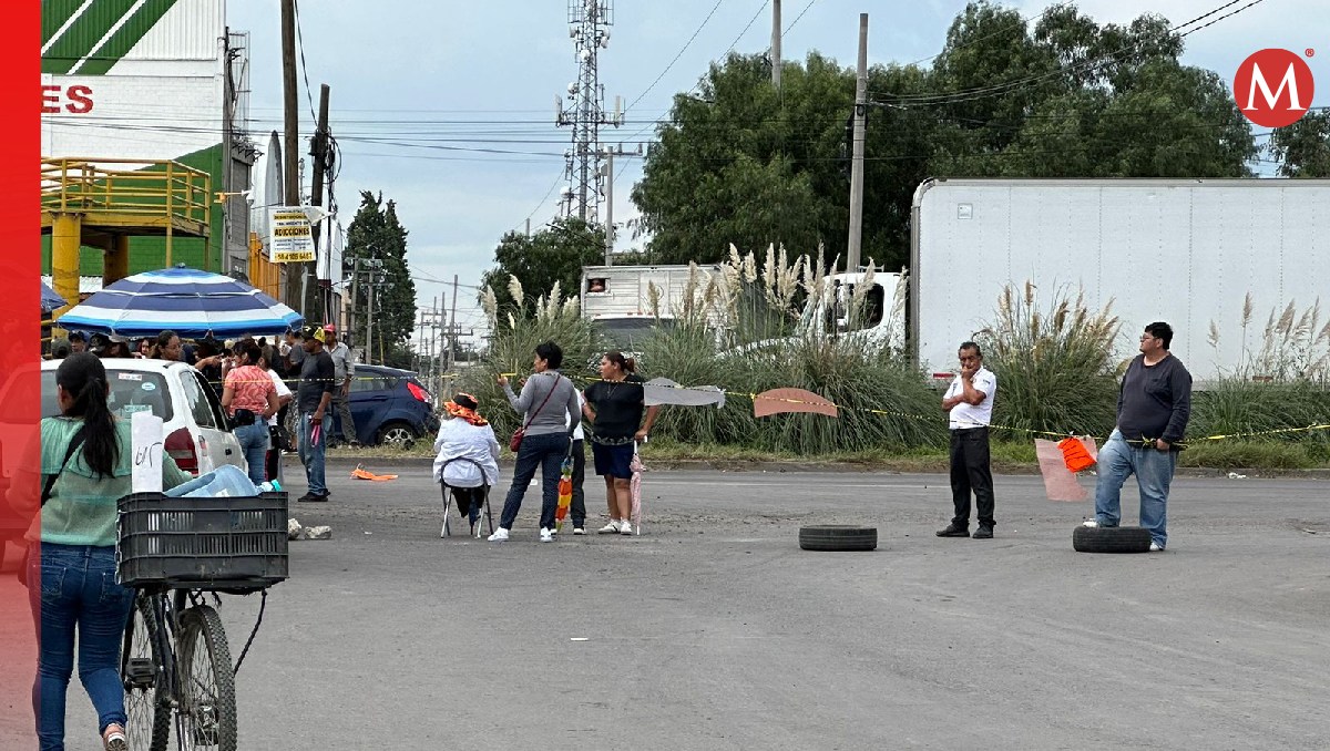 Continúa el bloqueo en la carretera Lechería-Texcoco por falta de agua en Ecatepec. Foto: (Especial)