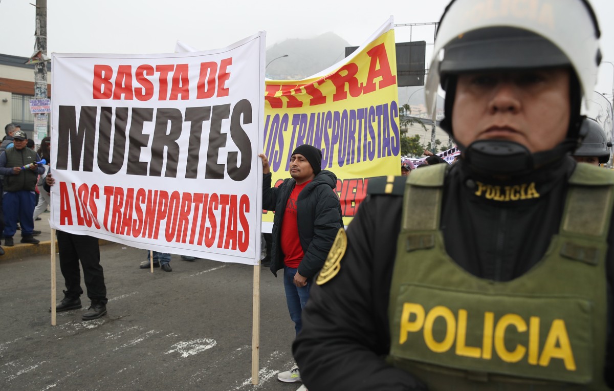 Manifestación de transportistas en Lima, Perú (EFE)