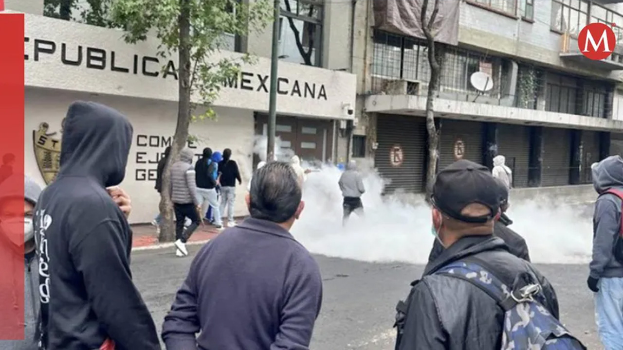 Trabajadores del Sindicato Petrolero protagonizan riña en Ciudad de México