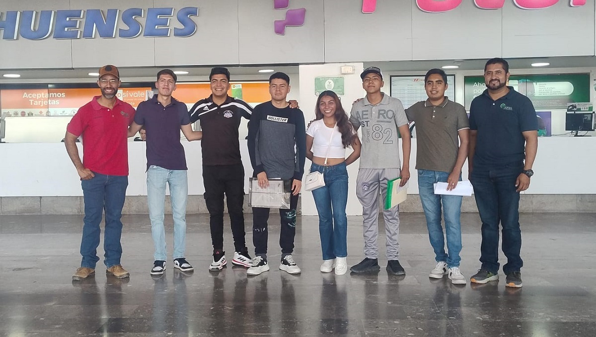 Alumnos que fueron seleccionados para hacer sus prácticas profesionales en Monterrey. (cortesía)