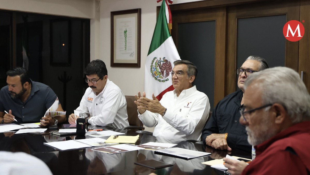 Américo Villarreal en reunión para afinar detalles de Congreso Nacional de Actividades Espaciales 2024.