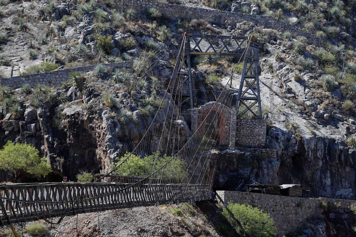 En su año de construcción, fue el tercer puente colgante más largo del mundo, capaz de soportar una carga de más de seis toneladas.| Rolando Riestra