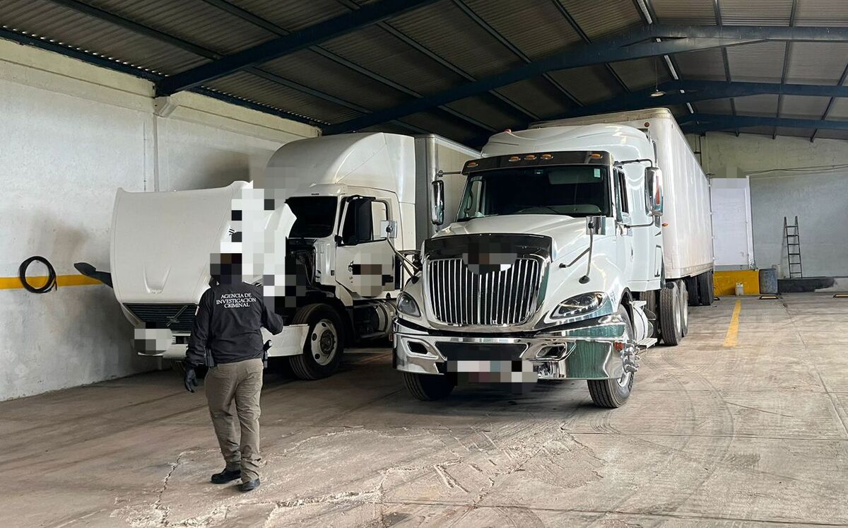 FGR asegura hidrocarburo y vehículos en Hidalgo.