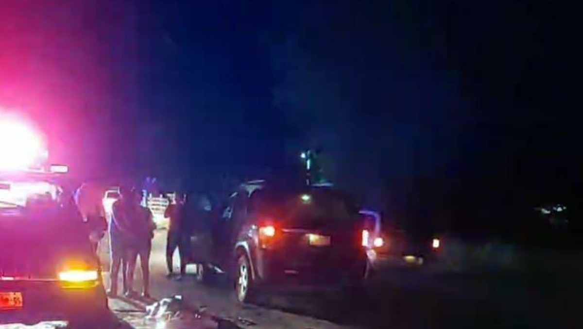 Hombre muere atropellado en carretera en Tamaulipas; compraba cerveza.