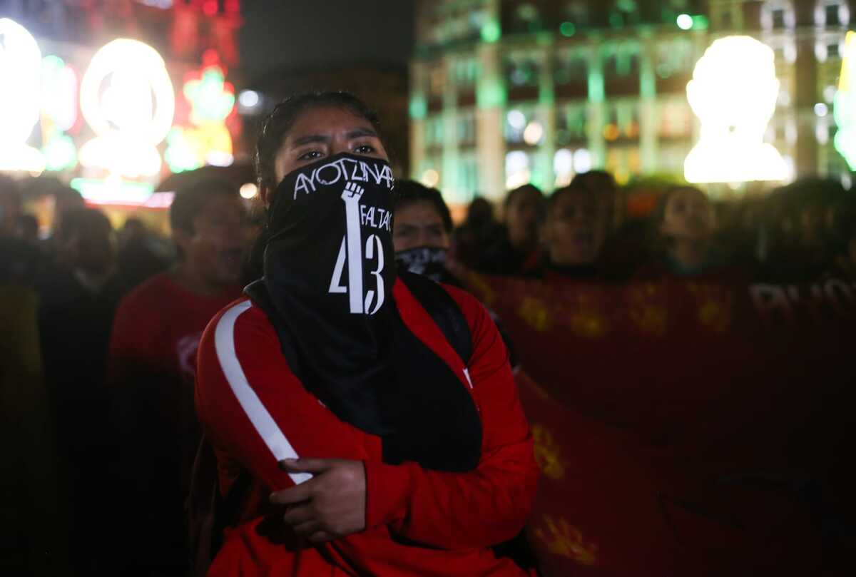 Marcha por los 43 normalistas de Ayotzinapa en CdMx | Araceli López