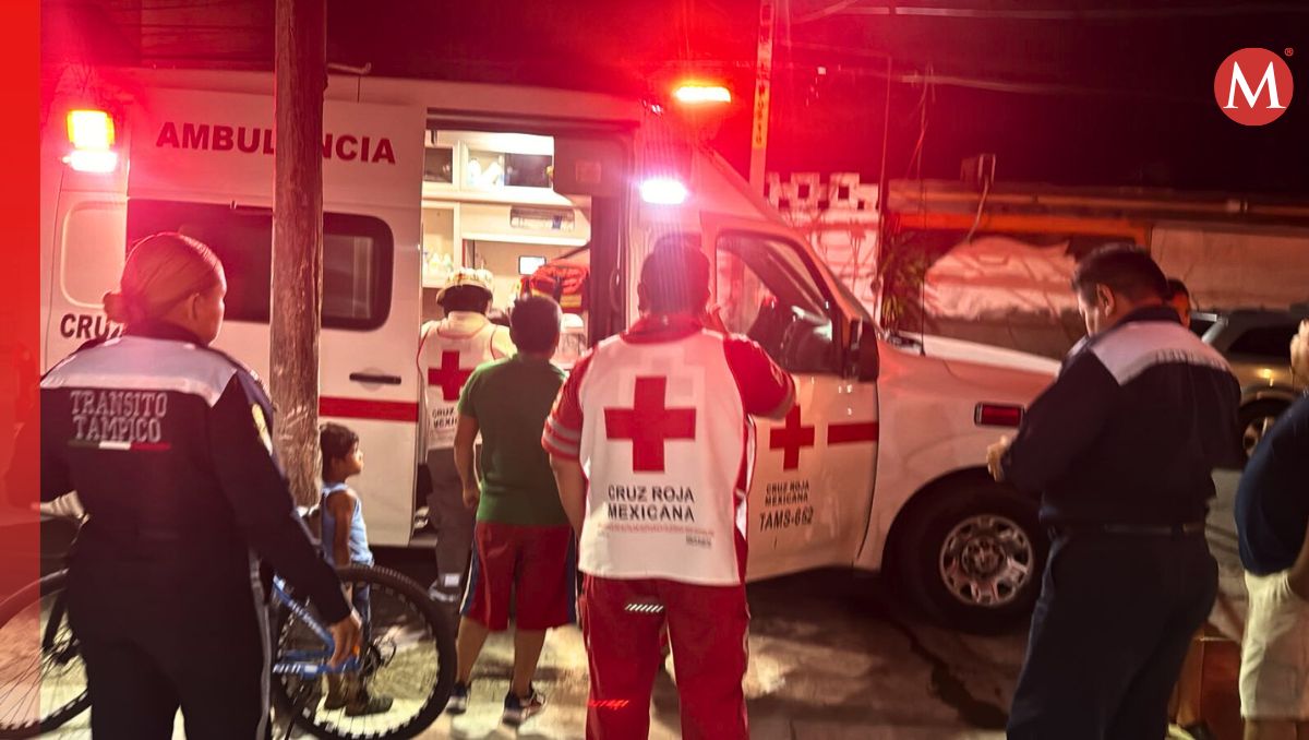 Oficiales de la Secretaría de Tránsito arribaron para tomar conocimiento y deslindar responsabilidades. (Jaime Maya)